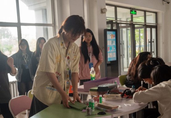 哈尔滨远东理工学院 “心手相牵，童心生花”公益主题活动圆满结束