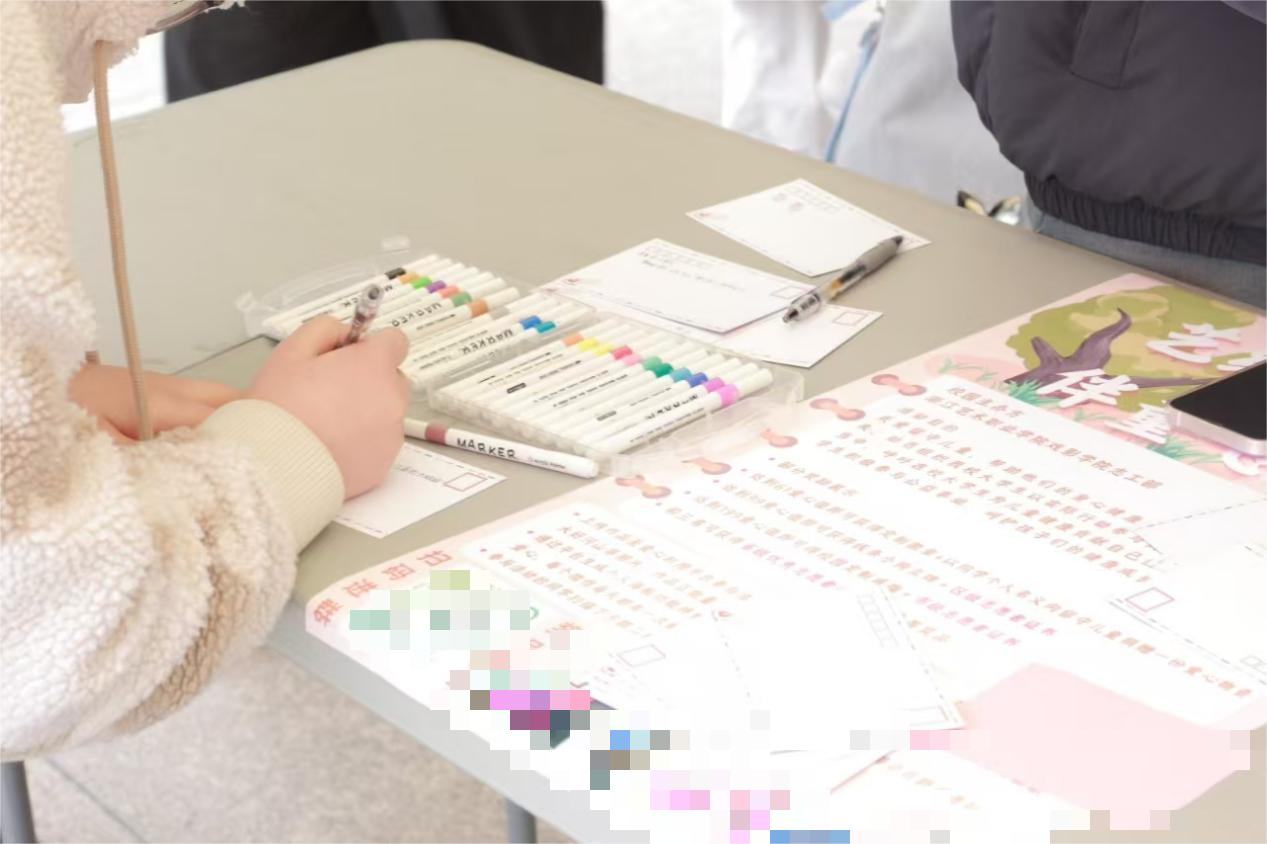 “艺绘彩梦，伴童飞扬”公益主题活动圆满结束