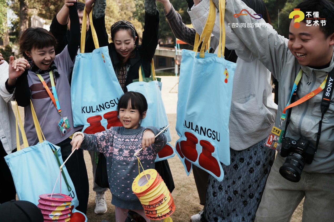 Chair me and others-徐子晗装置艺术作品