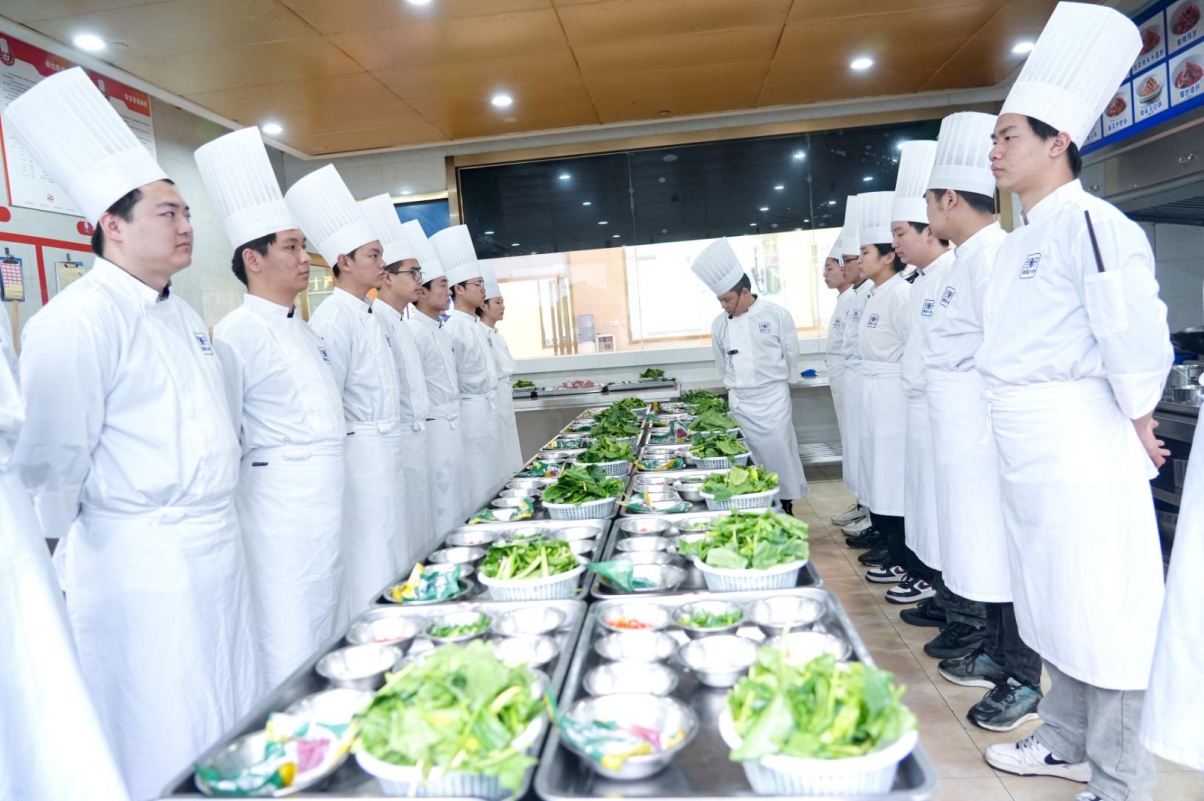 产教共育，铺就学子成长路：走进重庆新东方职业学校“兰湘子”产教融合班
