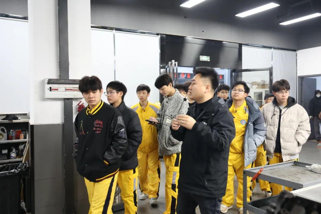 行走的万通课堂， 湖南万通学子走进理想、阿维塔、名车荟实地研学，“研”途皆学问 ！