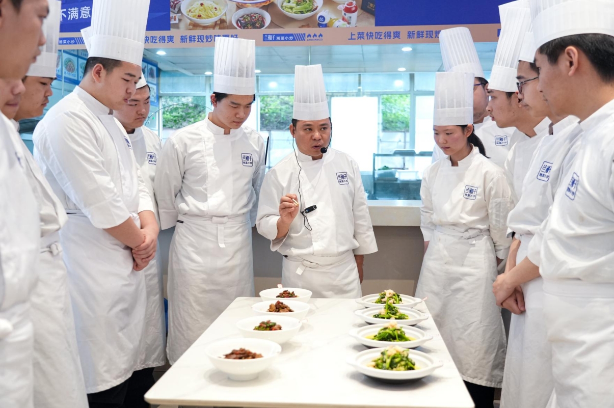 产教共育，铺就学子成长路：走进重庆新东方职业学校“兰湘子”产教融合班
