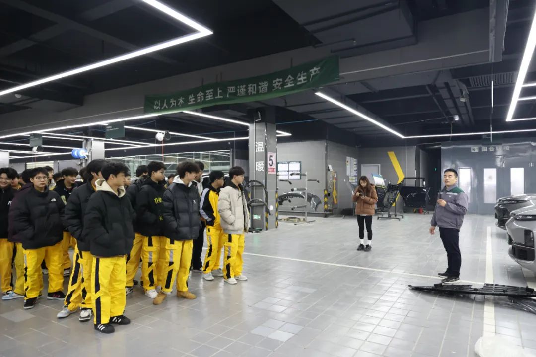 行走的万通课堂， 湖南万通学子走进理想、阿维塔、名车荟实地研学，“研”途皆学问 ！