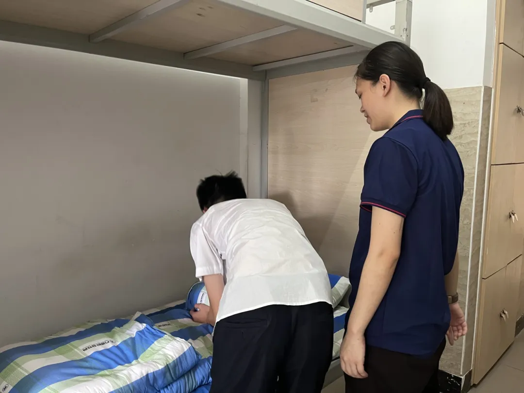 【广州万通班主任的一天】学校管得好，家长才放心！