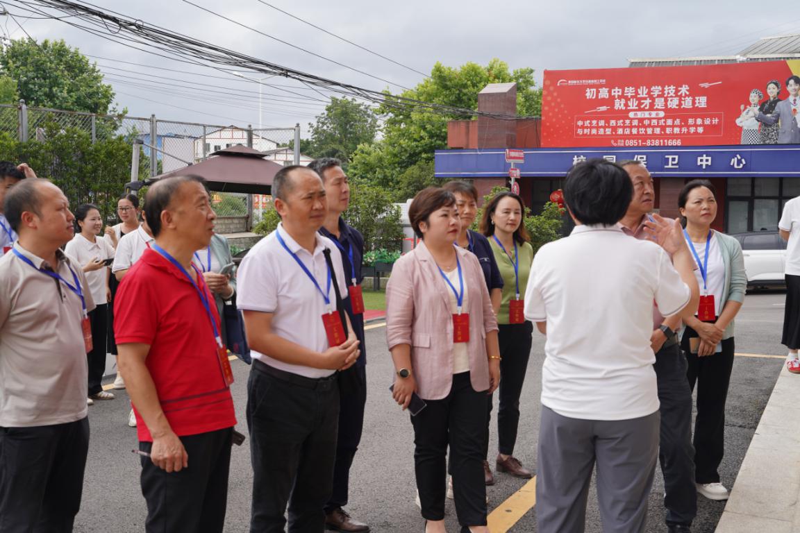 聚焦园区新发展·共商赋能新路径——花溪区经济高质量发展专业人大代表团首站考察贵阳新东方烹饪高级技工学校