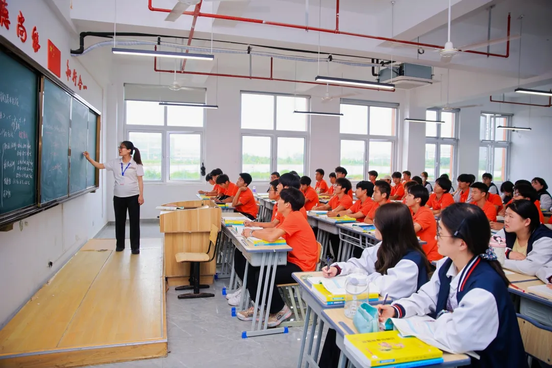 技能之光闪耀校园 安徽新东方中招咨询会暨大型媒体开放日成功举办