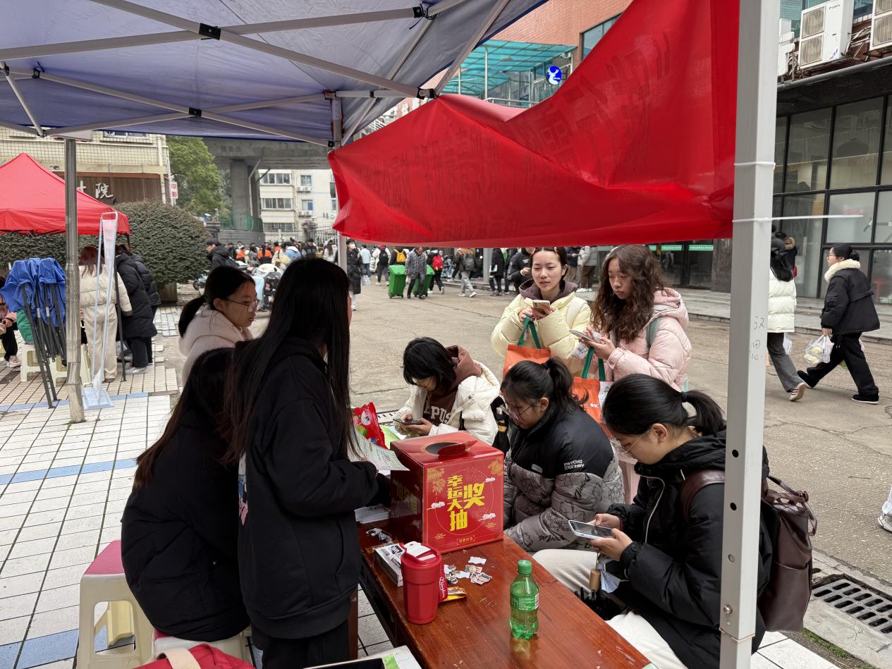 “践行雷锋精神，展现青春风采”公益主题活动圆满结束