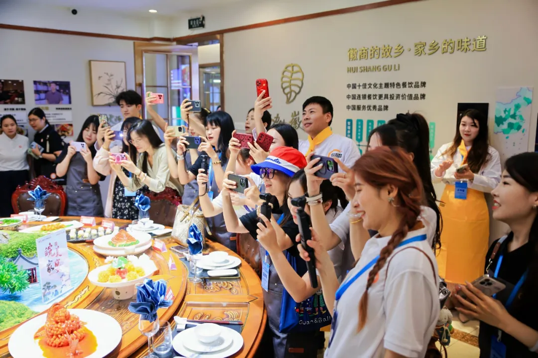 技能之光闪耀校园 安徽新东方中招咨询会暨大型媒体开放日成功举办