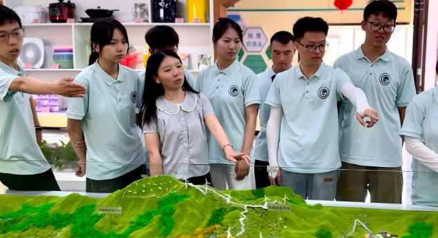 青春实践兴隆木，智慧助农暖乡情——赣州职业技术学院“畜力青春队”三下乡振兴纪实
