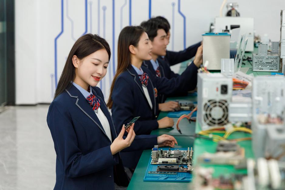 你的孩子可能正在错过这个时代最缺的“硬通货”：安徽新华双高计划揭秘