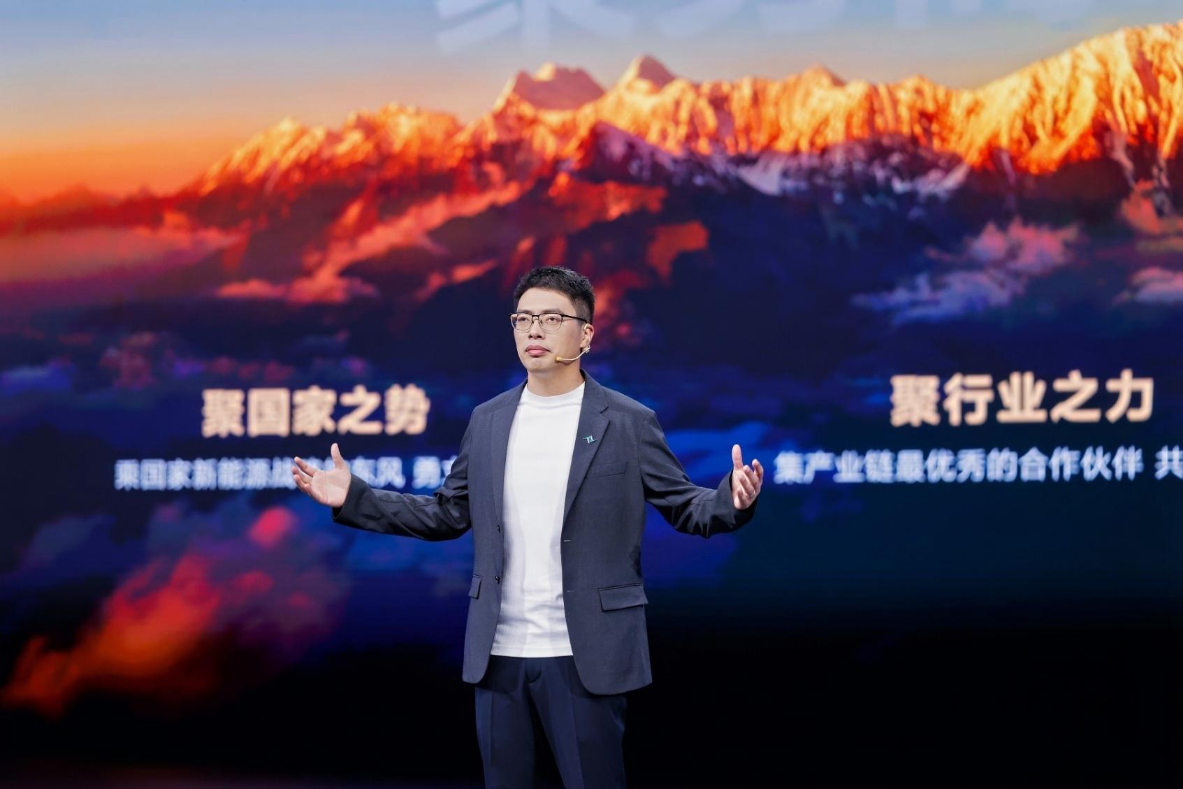 限时先享价17.36万元起 2026款东风奕派eπ008六座版焕新上市第2张