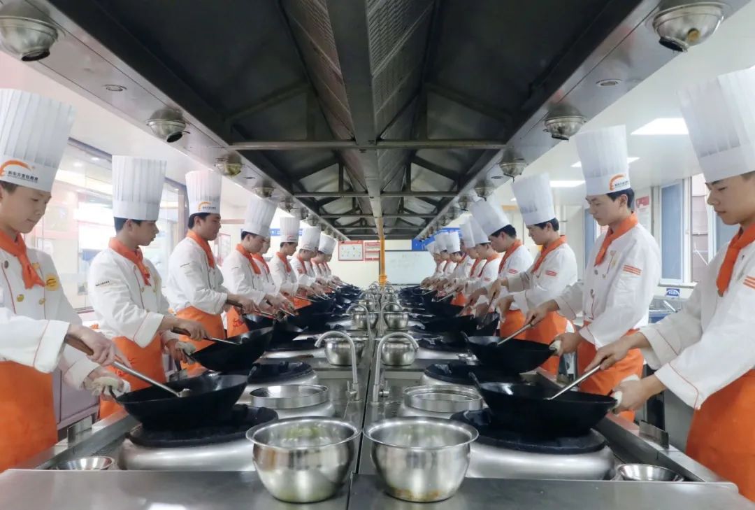 安徽新东方预备技师班：高中毕业后的硬核突围，技能直达未来！