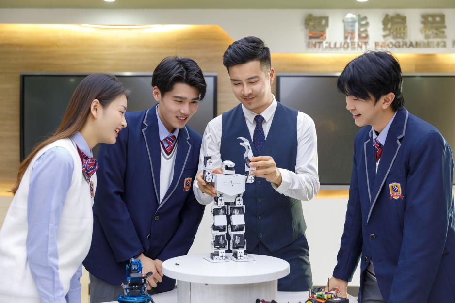 你的孩子可能正在错过这个时代最缺的“硬通货”：安徽新华双高计划揭秘