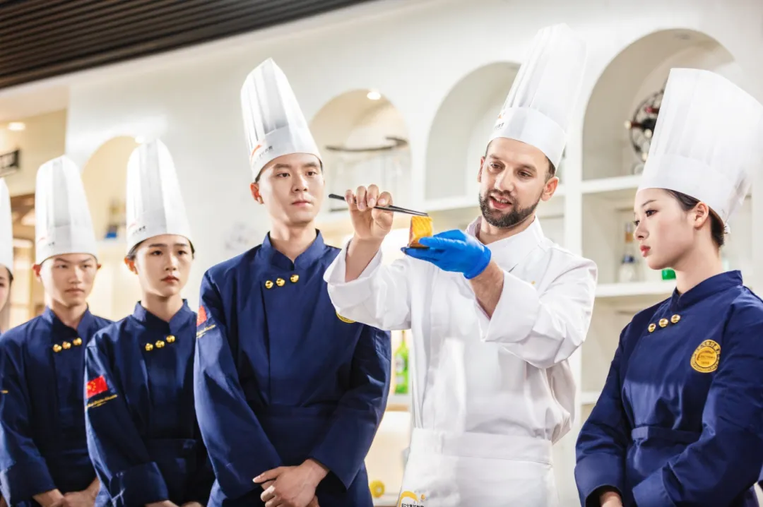 安徽新东方“双高计划”：定义技能与学历双轨并进的教育新范式