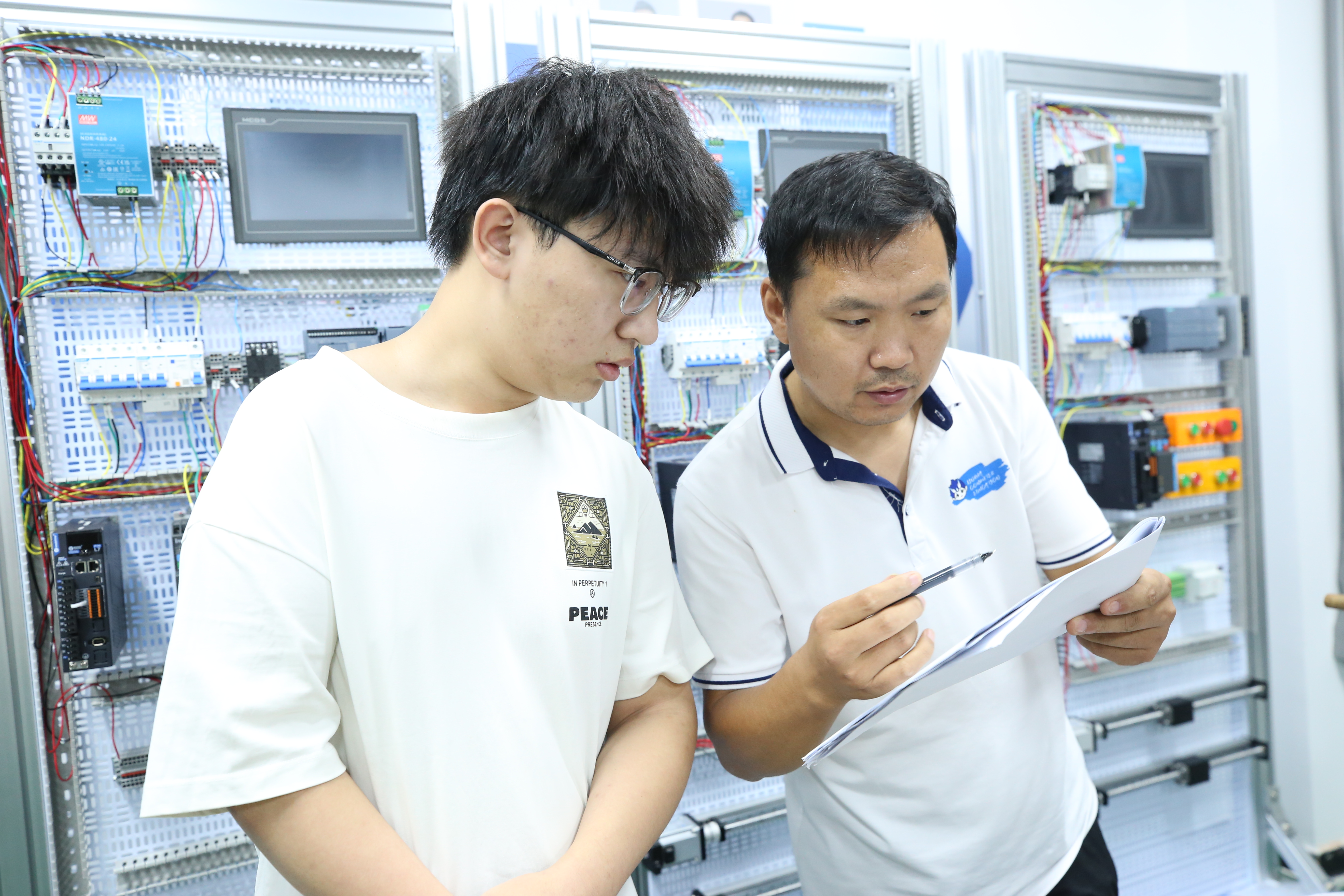 石家庄新华PLC实训课：实战教学赋能工业自动化技能人才