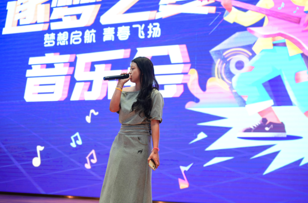 成都万通“逐梦之夏”迎新音乐会璀璨落幕，点燃新生梦想彰显青春风采~