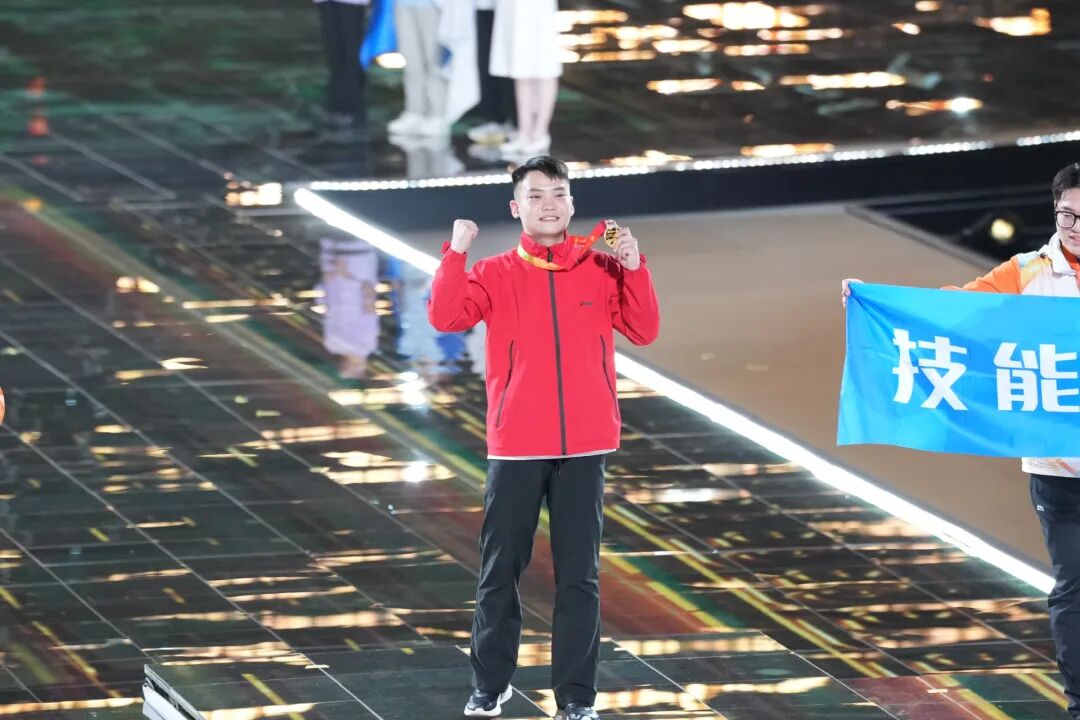 国赛捷报 | 热烈祝贺安徽新东方在第三届全国职业技能大赛中勇夺1金1铜1优胜，闪耀国赛舞台！