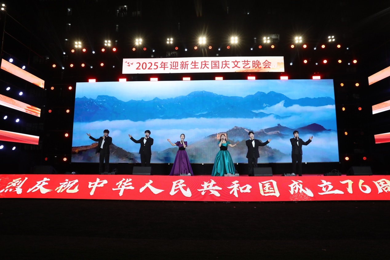 青春礼赞祖国，技能照亮前程——安徽新华2025年迎新生庆国庆文艺晚会璀璨上演