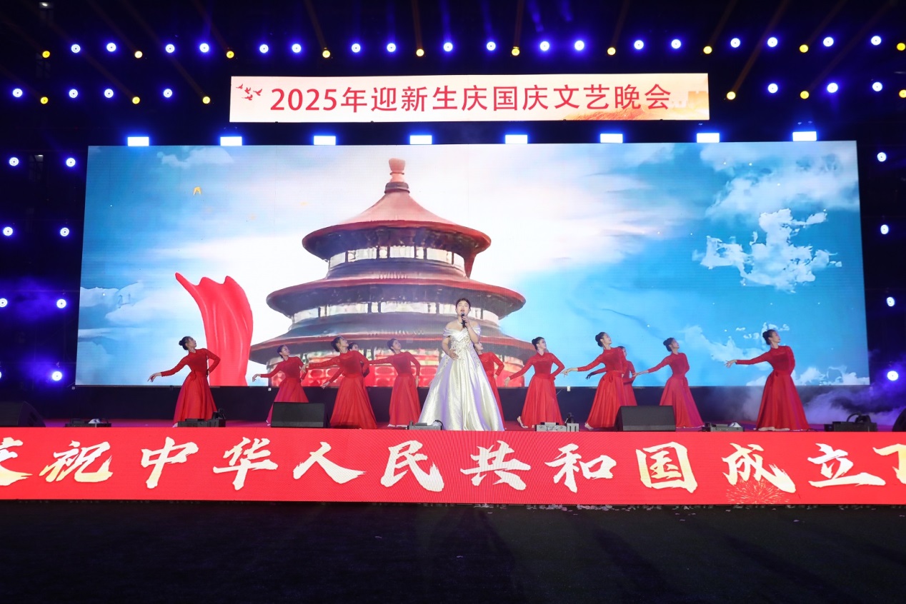 青春礼赞祖国，技能照亮前程——安徽新华2025年迎新生庆国庆文艺晚会璀璨上演