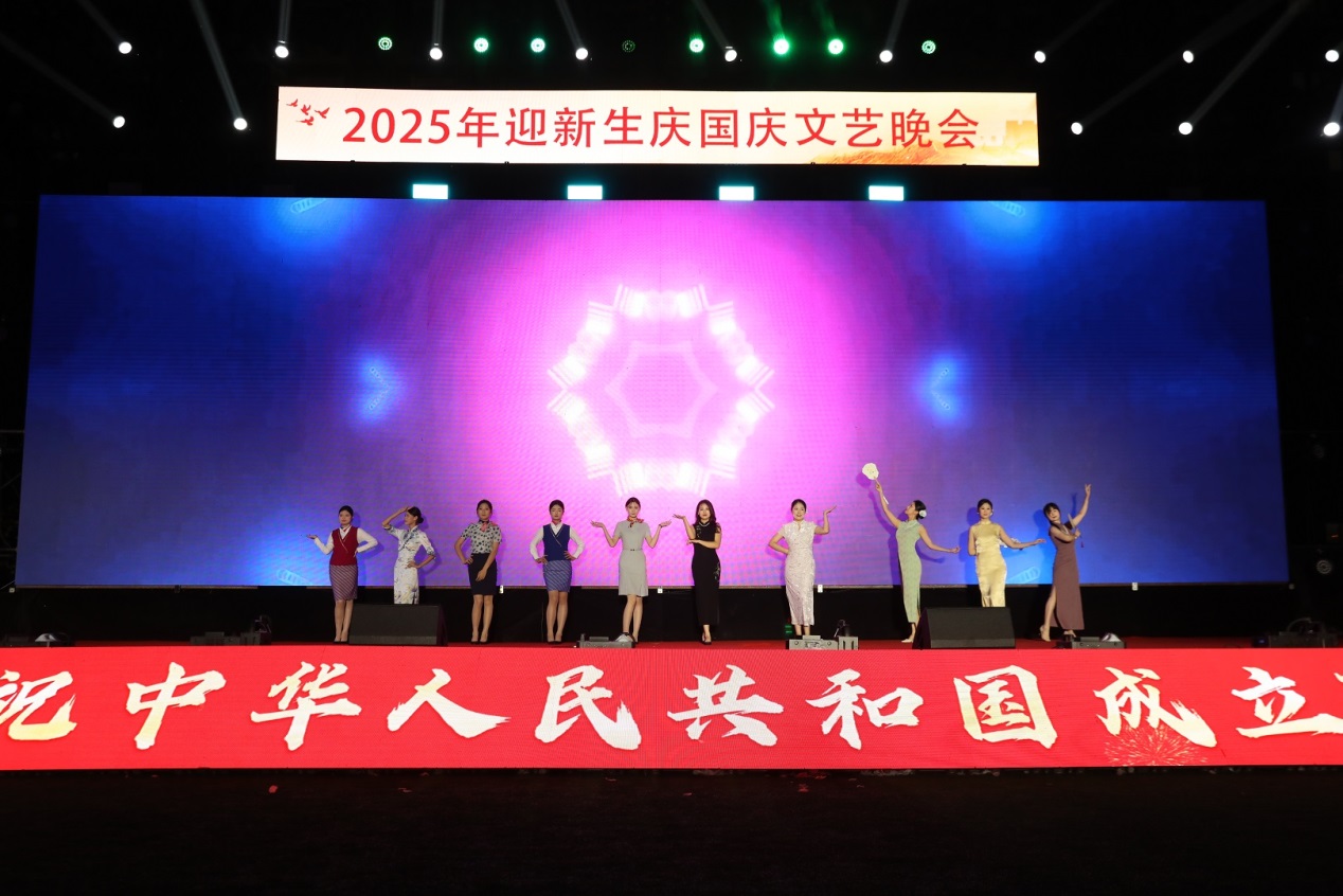 青春礼赞祖国，技能照亮前程——安徽新华2025年迎新生庆国庆文艺晚会璀璨上演