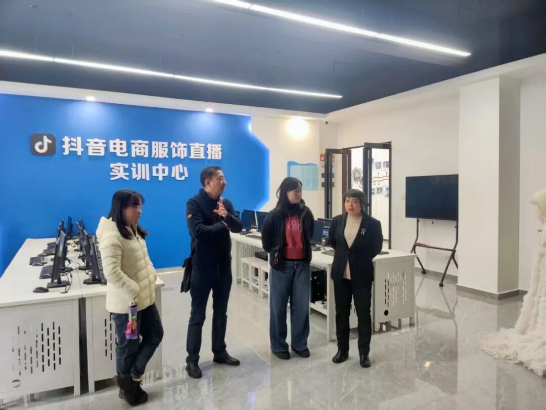 教学视导精准把脉,赋能职教提质领航——贵阳市2025年中等职业学校教育教学常规视导组莅临贵阳新华电脑学校开展检查