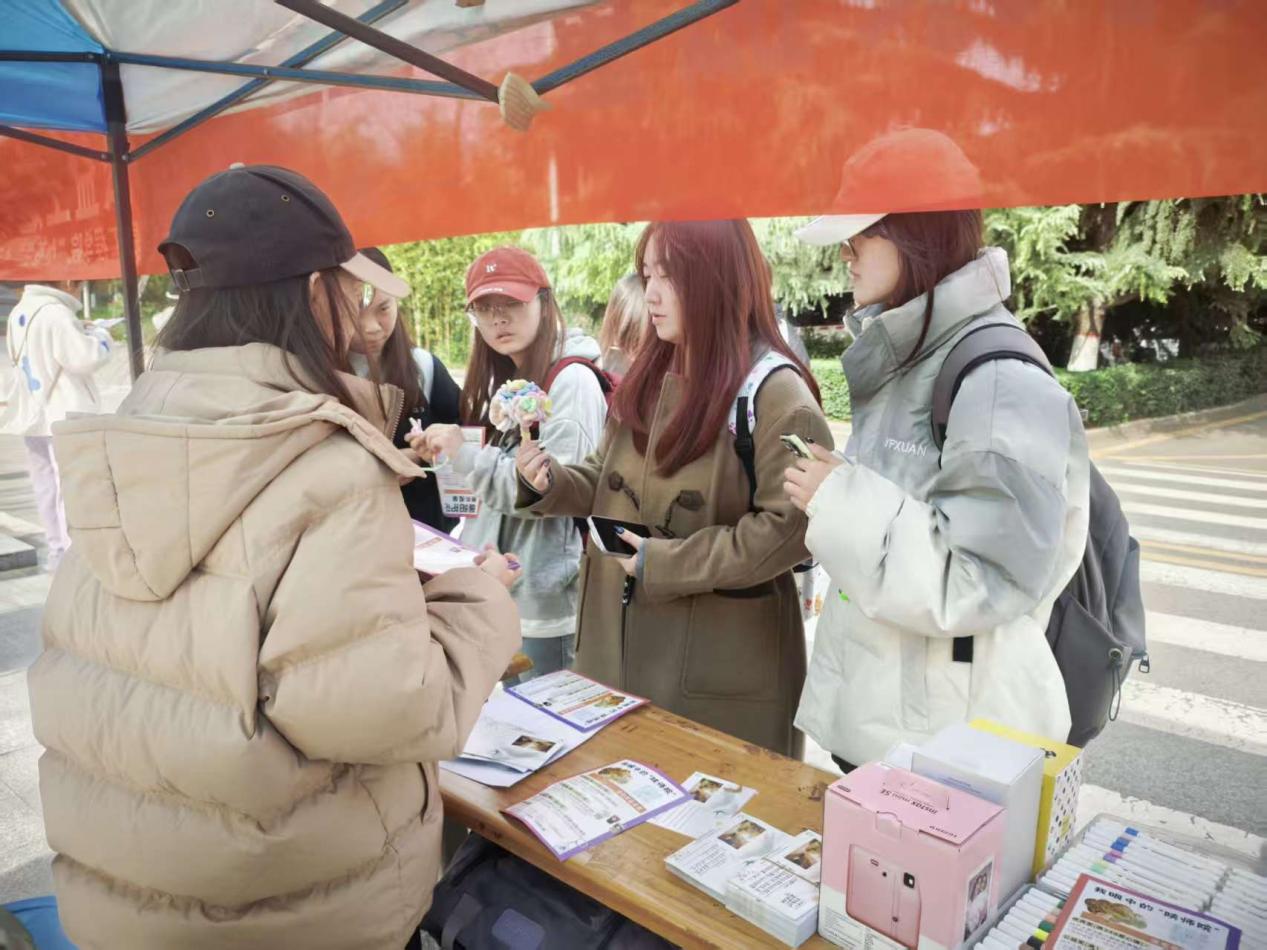 陕西学前师范学院“暖阳护花 情系孤童”公益主题活动圆满结束