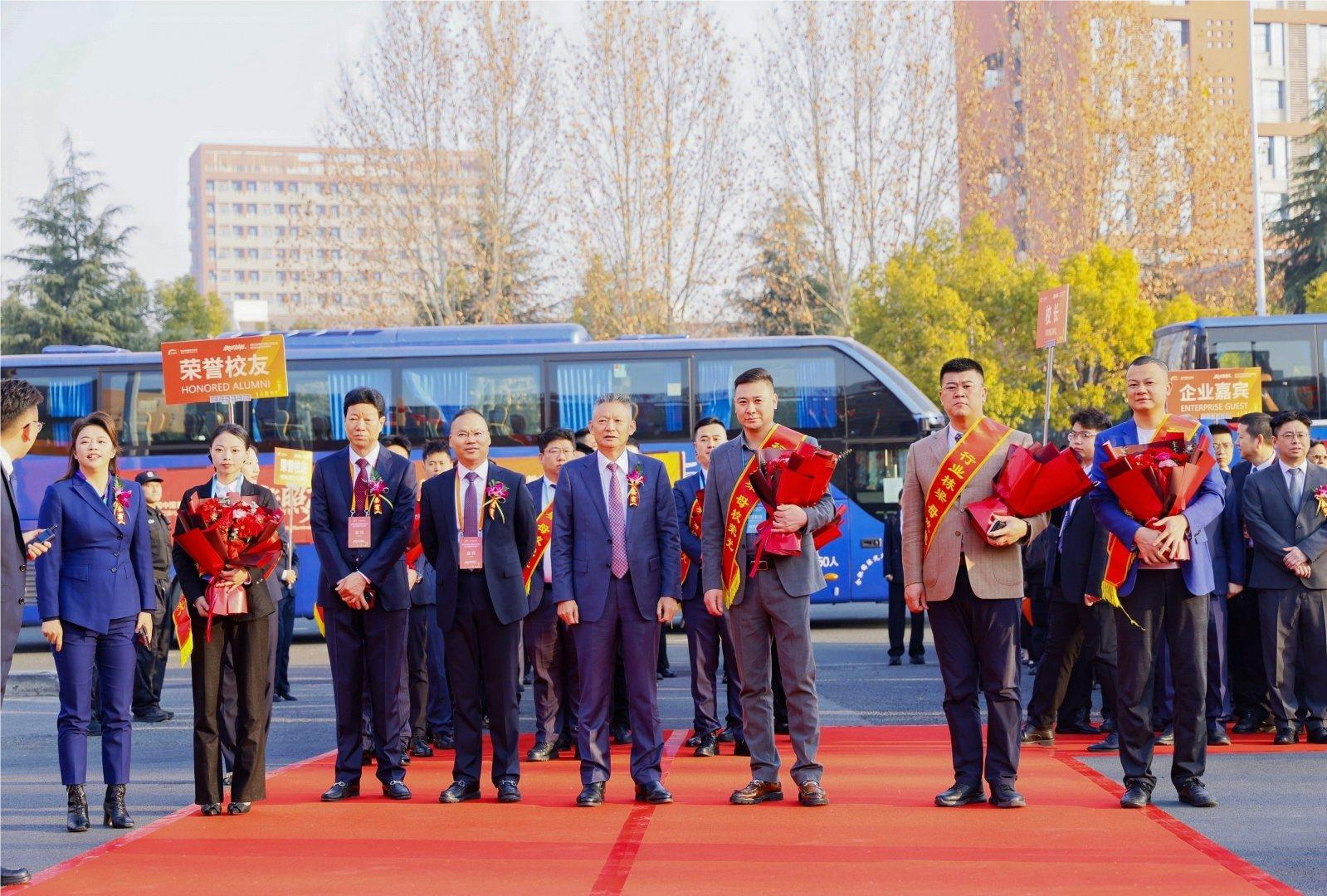 深耕融合之路 共话技能未来——福建新东方携优秀学子赴产教融合盛会,共探烹饪职教新方向第2张-西部新闻网 深耕融合之路 共话技能未来——福建新东方携优秀学子赴产教融合盛会,共探烹饪职教新方向第2张