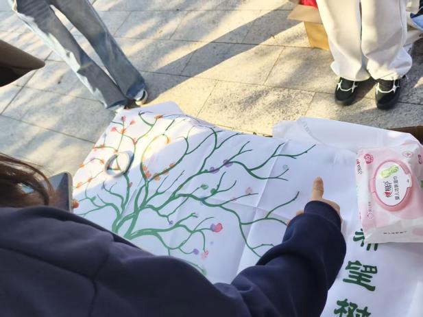 “指尖传雷锋情,匠心筑资助梦” 公益主题活动圆满结束_中华网