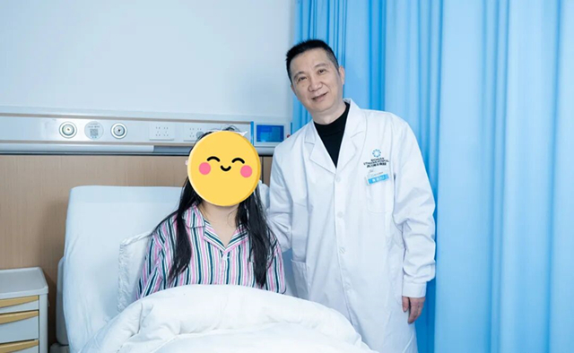 18岁青春蒙阴影，一颗“小石头”为何让胆囊“彻底坏死”？【四川结石病医院】